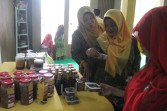 Produk  KACANG PUKUL Paling Diburu Pengunjung di Stand Bazar MTQ Rohil di Rengat