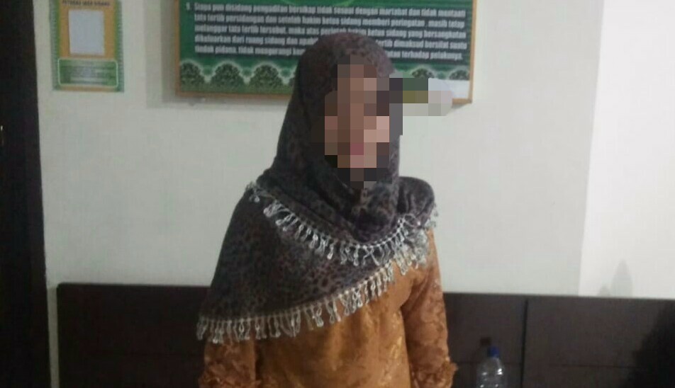 Minta Dibebaskan Tuduhan Pelecehan Bapak Tiri Tanpa Bukti, Anggi : Bapak Saya Tidak Bersalah