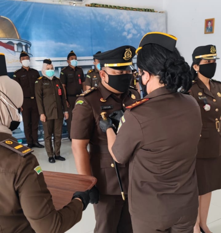 Kejari Rohil Sertijabkan Kasi Datun dan Dua Jaksa Fungsional