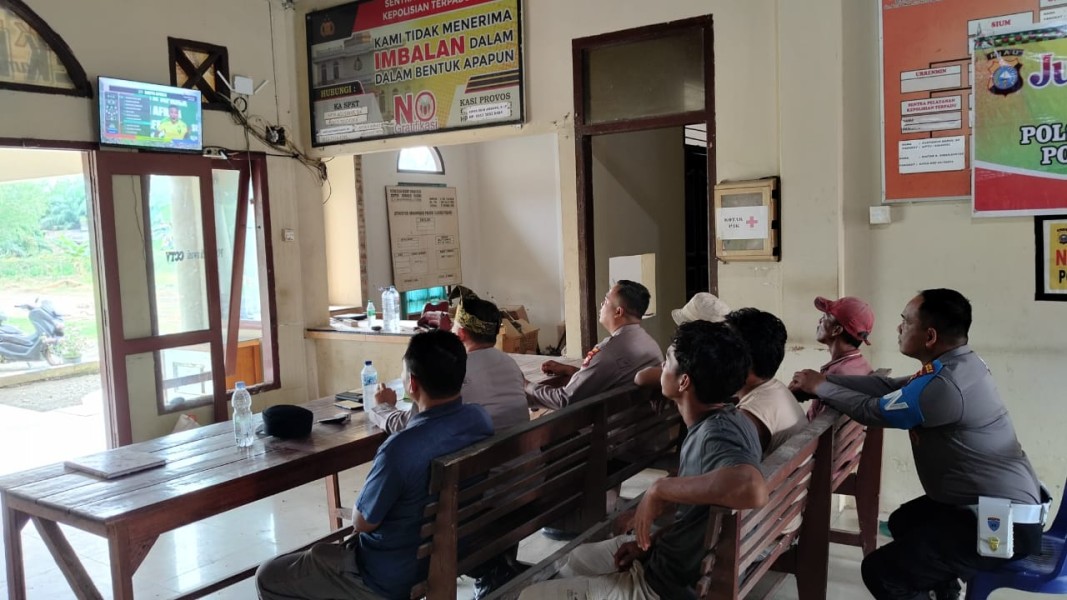 Nobar Piala Dunia 2026, Polsek Bangko Pusako Perkuat Sinergitas Bersama Upika dan Warga