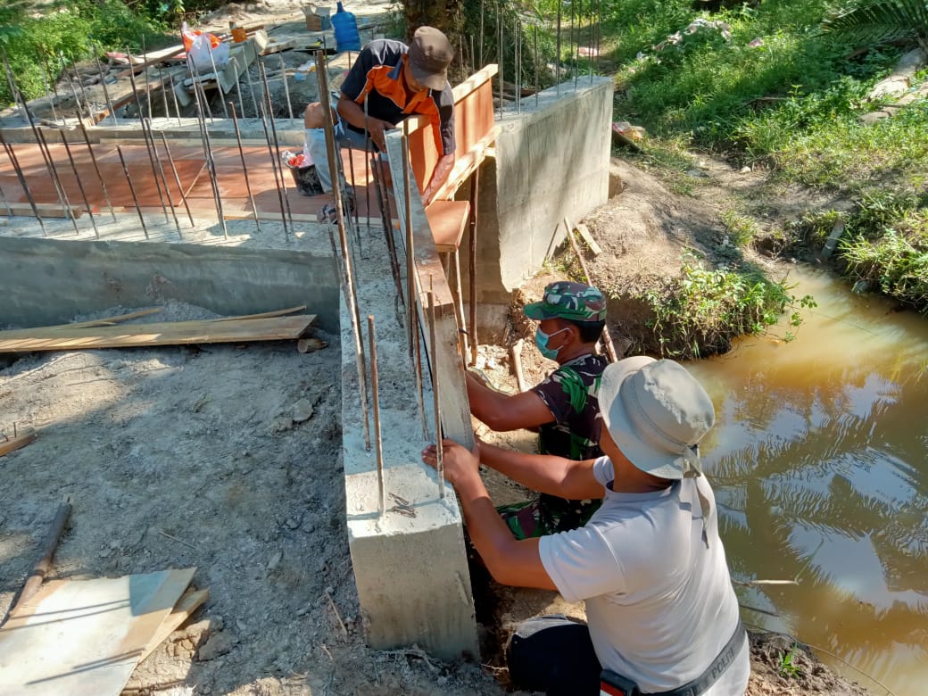 Hari ke-17, TNI dan Warga Tetap Kompak Bangun Box Culvert