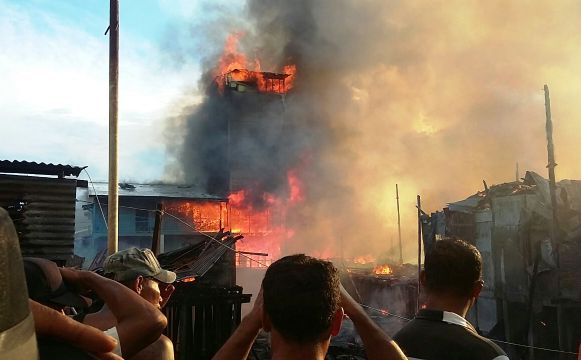 Enam belas Unit Rumah Warga Jalan Berdikari Panipahan Ludes Terbakar