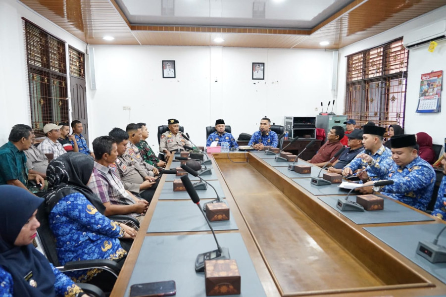 Camat Mandau Pimpin Rapat Koordinasi Terkait Permasalahan Sampah PKL