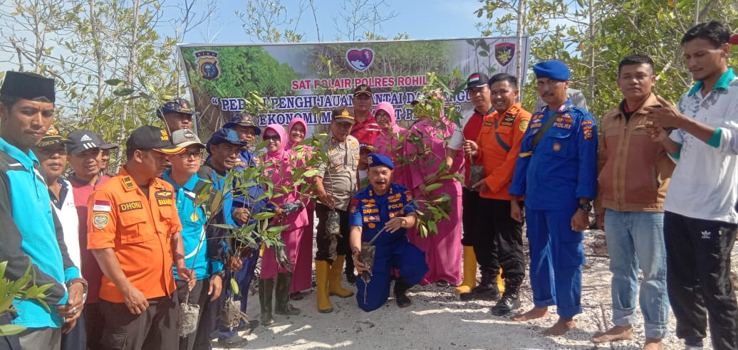 Bersama Polda Riau, Satpolair Polres Rohil Tanam Ribuan Mangrove Daerah Pesisir