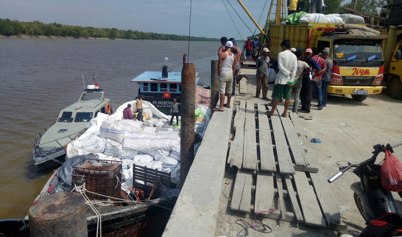 BC Dumai Tangkap Barang Ilegal Asal Malaysia Diperairan Sungai Rokan Bagansiapiapi