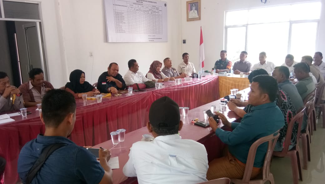 Aneh!! Demi Kepengtingan Perusahaan, Diduga Camat Basira Ijinkan Truck Melebihi Muatan