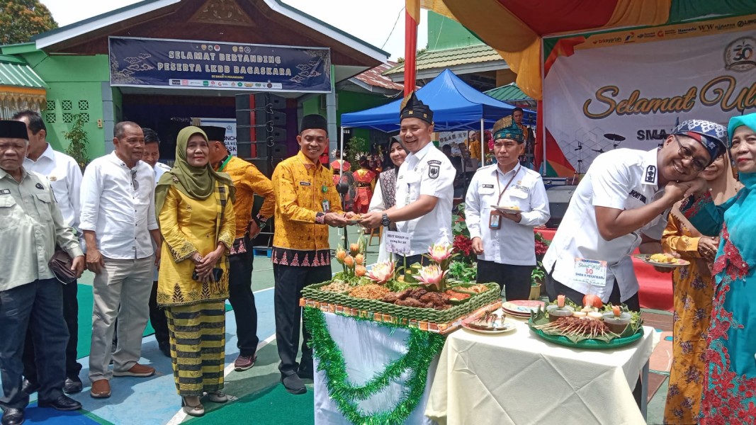 HUT ke-30 SMAN 11 Pekanbaru Momentum Tingkatkan Prestasi Akademik dan Olahraga HUT ke-30 SMAN 11 Pekanbaru Momentum Tingkatkan Prestasi Akademik dan Olahraga