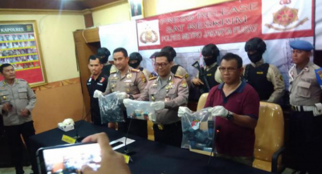 Polisi Tangkap 51 Pria Diduga Pelaku Pesta Seks di Harmoni