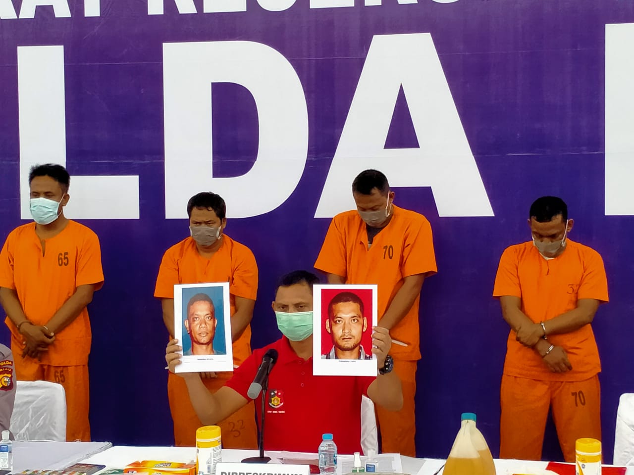 POLDA RIAU BERHASIL RINGKUS 4 PELAKU  PELEMPARAN BOM MELOTOP WARTAWATI KAMAPAR