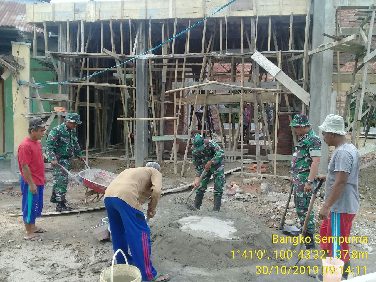 Koramil 05|RM Goro Bersama Warga Bangun Masjid
