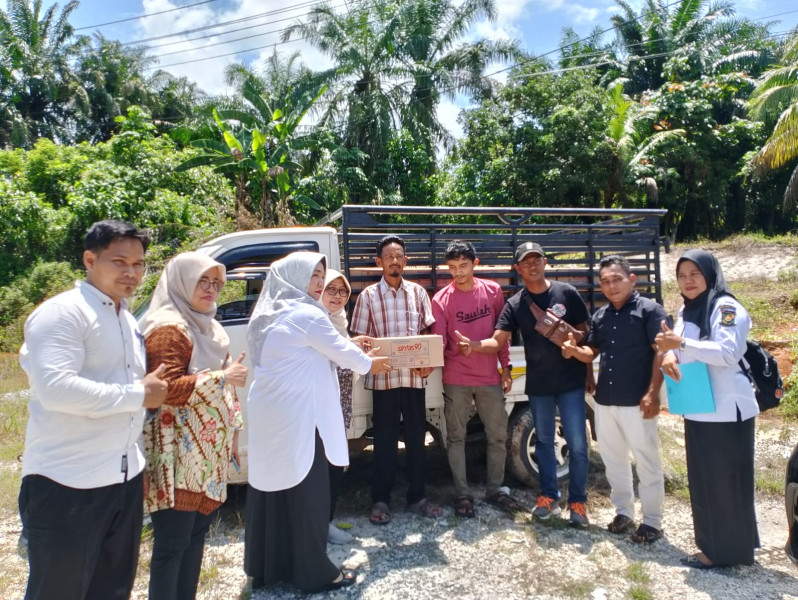 Dinas Perkebunan Peternakan dan Kesehatan Hewan Kabupaten Kampar Serahkan Bantuan Pembeku Lateks ke 
