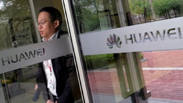 Gegara Perang Dagang, Huawei Terseok-seok