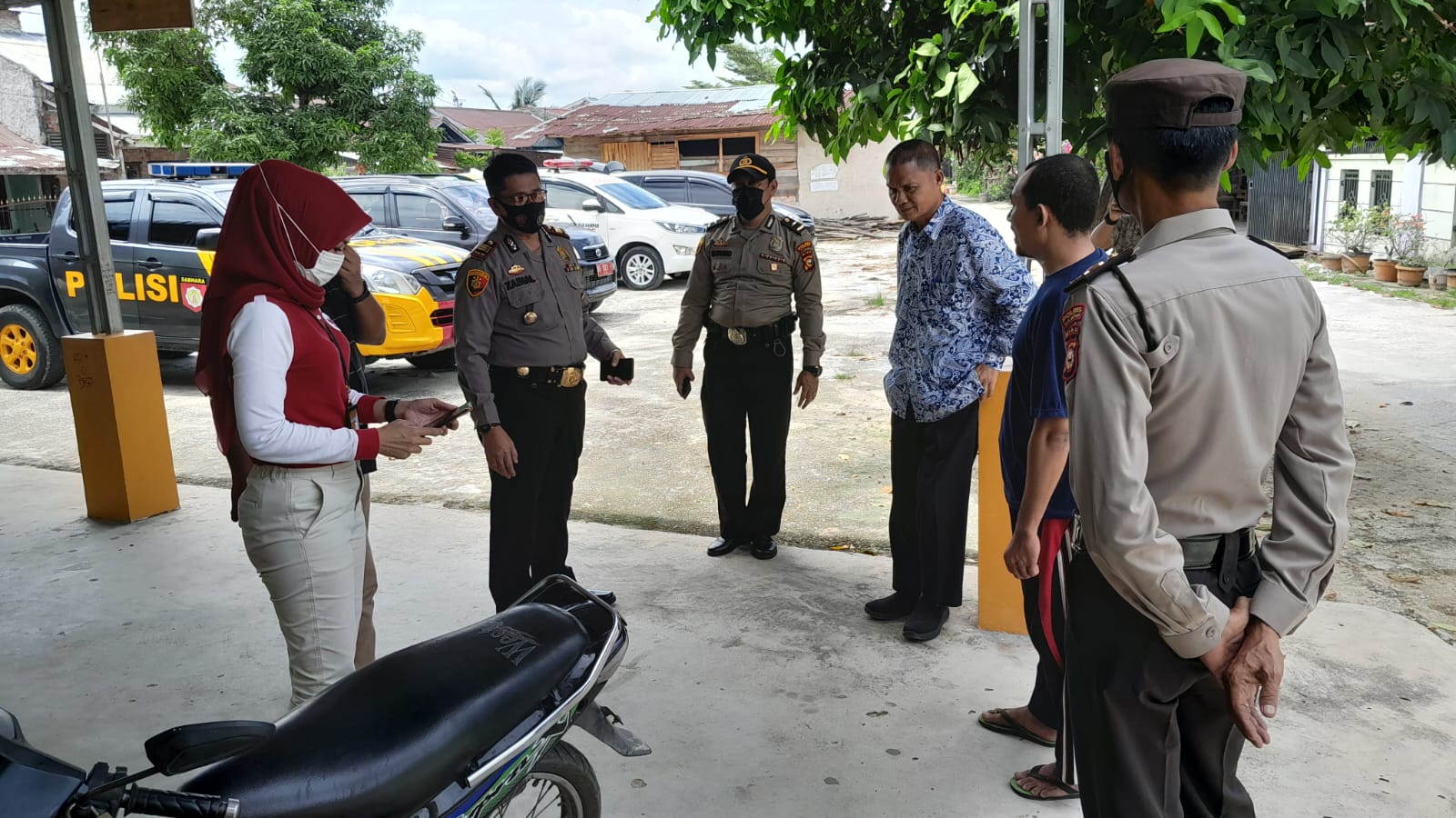 Hadir Dalam Kegiatan Fogging,Kapolsek Siak Hulu Imbau Warga Lakukan 3M