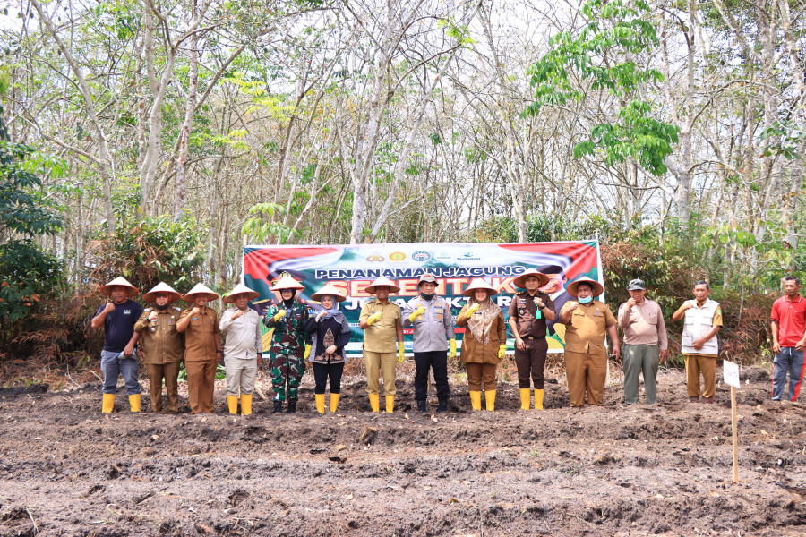 Dukung Program Presiden Prabowo, Polres Rohil bersama Forkopimda Tanam Pohon