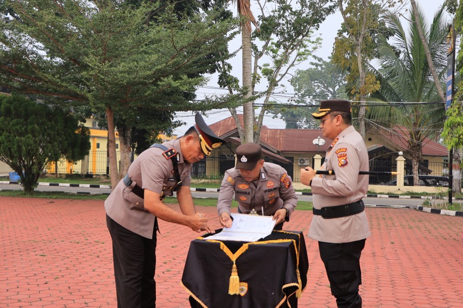 Sertijab Wakapolres Rohil, Kompol Lassarus Sinaga Resmi Gantikan Kompol Rikky Operiadi