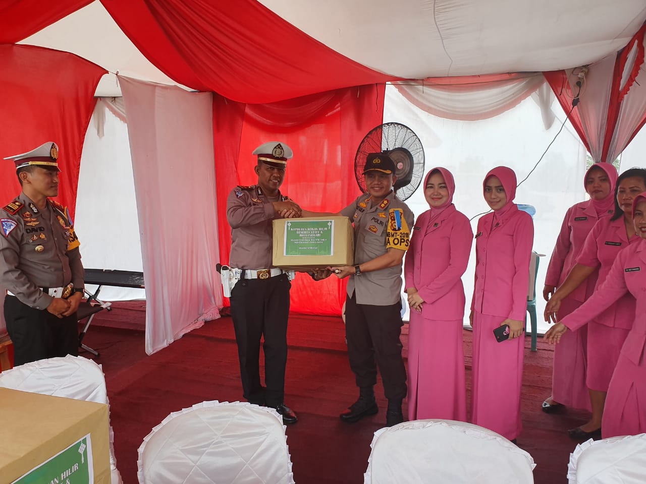 Kapolres Rohil Bersama Ibu Bhayangkari Cabang Rohil Pantau Pos Pam Lebaran