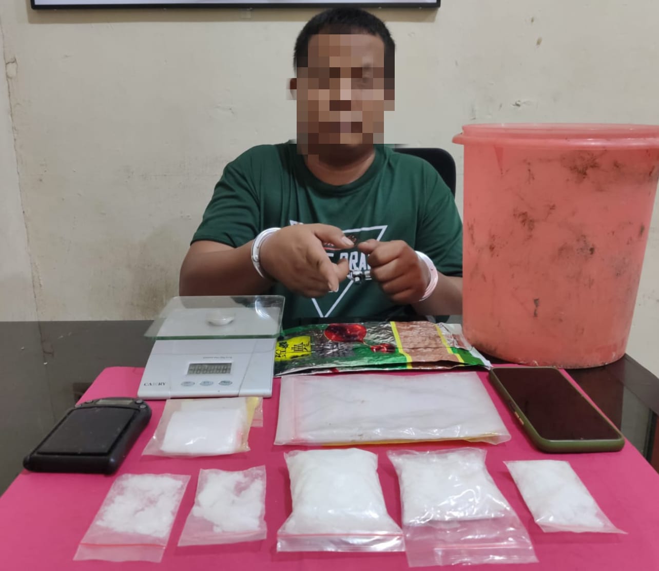 Polres Kampar Tangkap Bandar Narkoba Dengan Barang Bukti 204 Gram Shabu Polres Kampar Tangkap Bandar Narkoba Dengan Barang Bukti 204 Gram Shabu