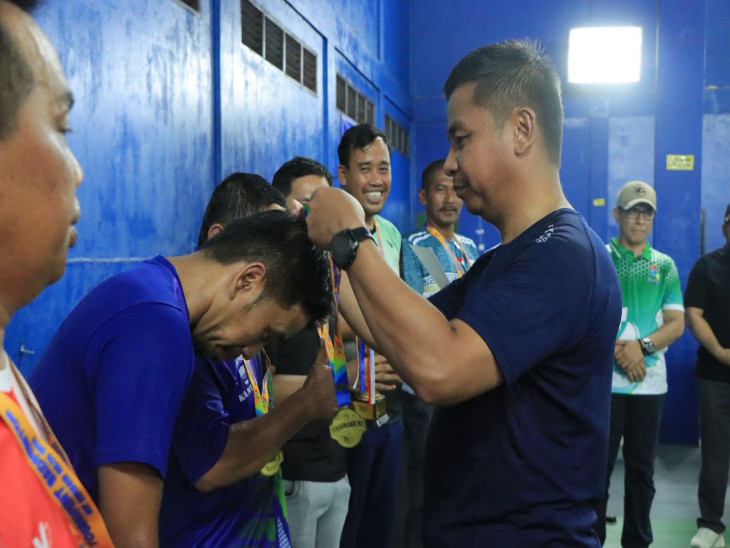 Bupati Kampar Tutup Tournament Badminton Sempena Hari Jadi Kampar