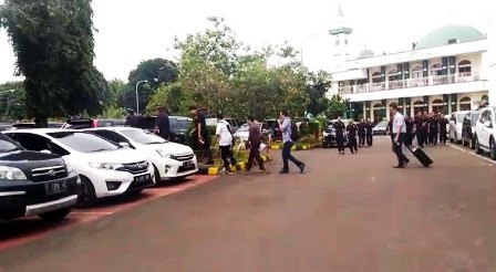 KPK Bawa 1 Koper Usai Geledah Bea-Cukai