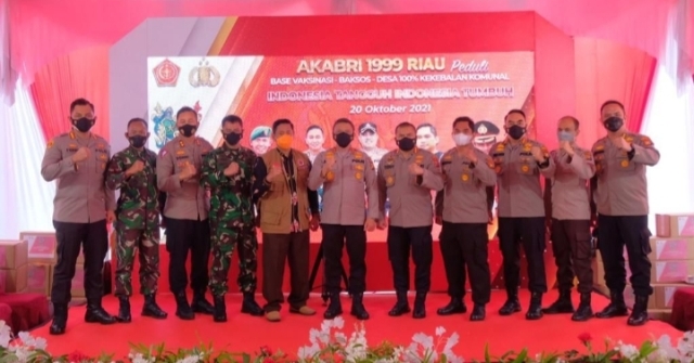 Alumni Akabri 99 Riau Peduli, Salurkan 1000 Bansos Dan Gelar 1000 Vaksinasi