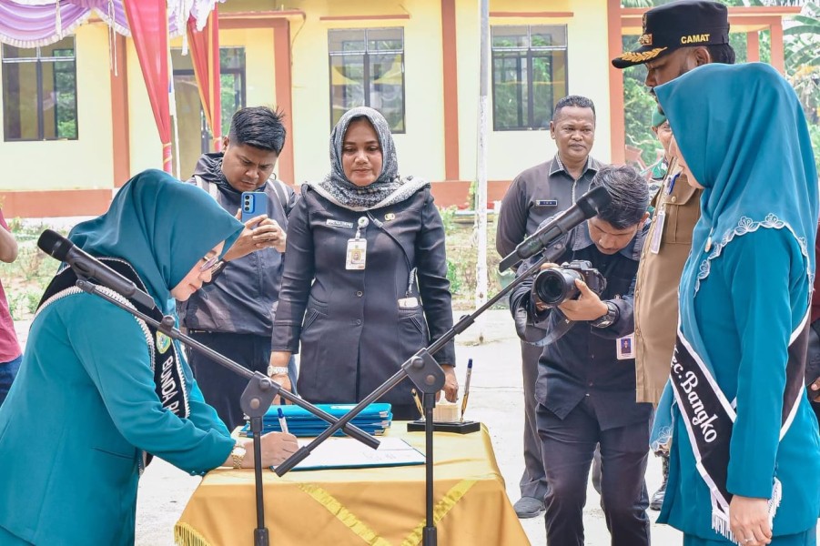Ketua TP PKK Rohil Lantik Bunda PAUD Kecamatan Bangko
