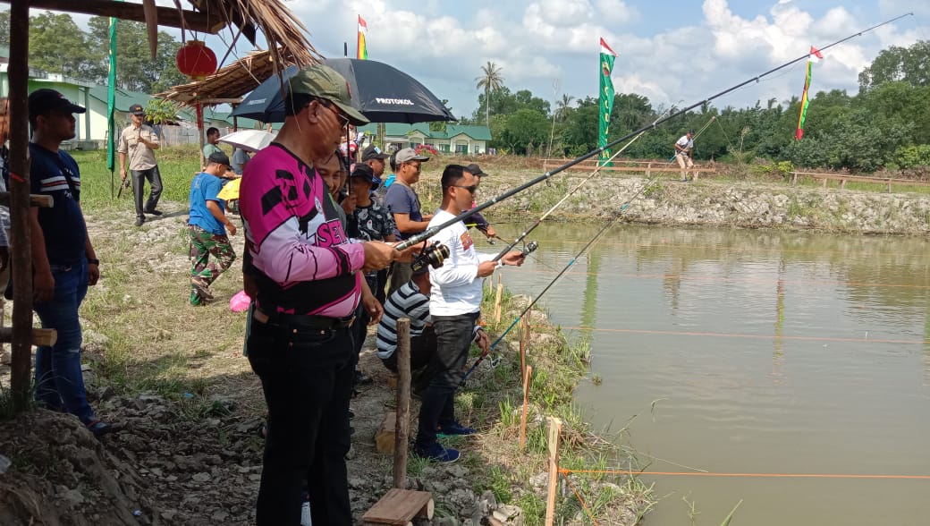 HUT Kodim, Bupati Rohil Suyatno Ikut Memancing Ikan Patin
