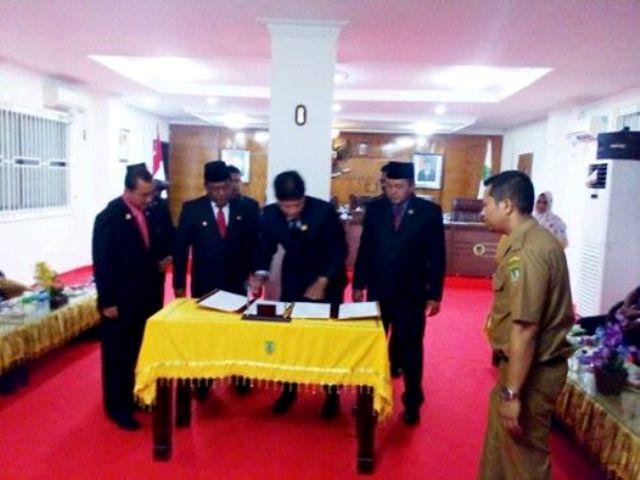DPRD Rohil Sahkan Tiga Ranperda Menjadi Perda