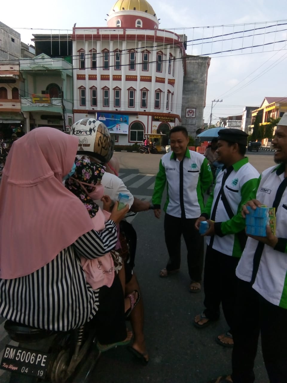 Bersama Apotik Mitra Farma, GMB Rohil Bagikan Vitamin Kepada Masyarakat