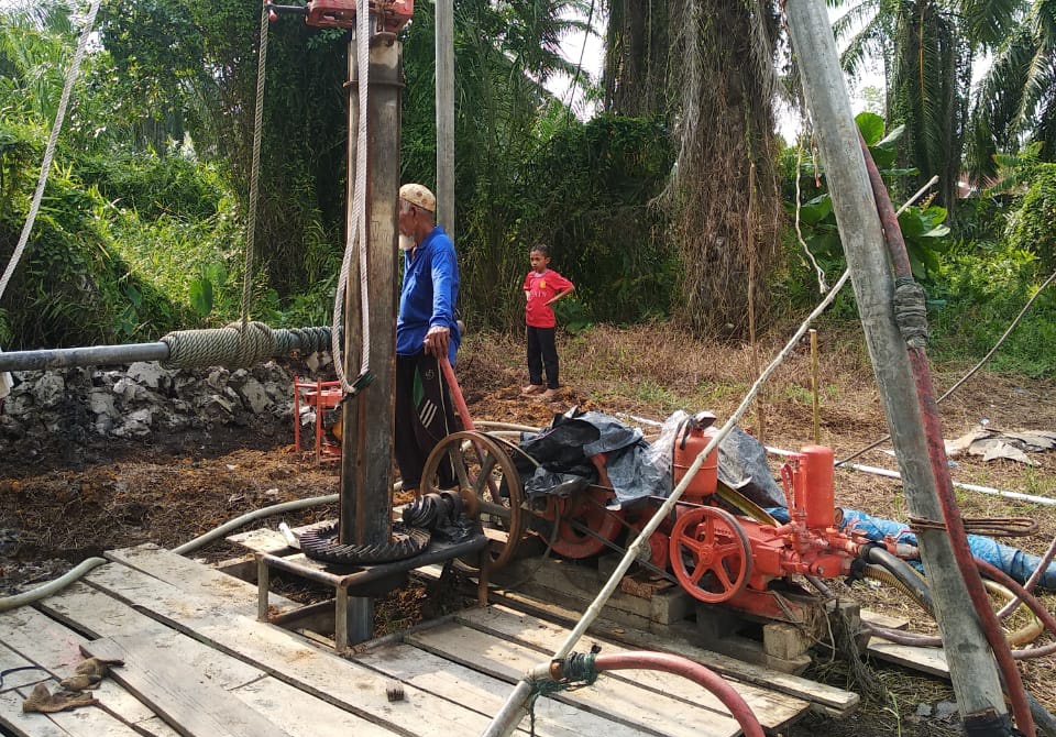 Sumur Bor Bantuan Bupati Suyatno Untuk Rumah Suluk Langsung Dikerjakan Dinas Perkim Rohil