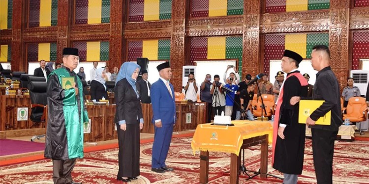 Ilhammi dan Basiran Nur Efendi Dilantik Jadi Pimpinan Tetap DPRD Rohil