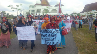Tuntut Keadilan, Ratusan Warga Demo Pengadilan Negeri Rohil