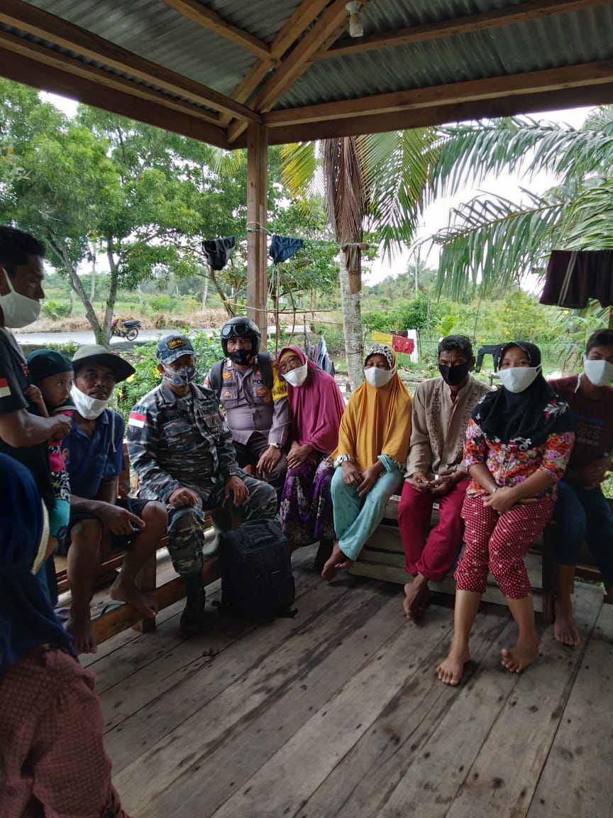 Babinpotmar Dan Bhabinkamtibmas Sinaboi Laksanakan Komsos