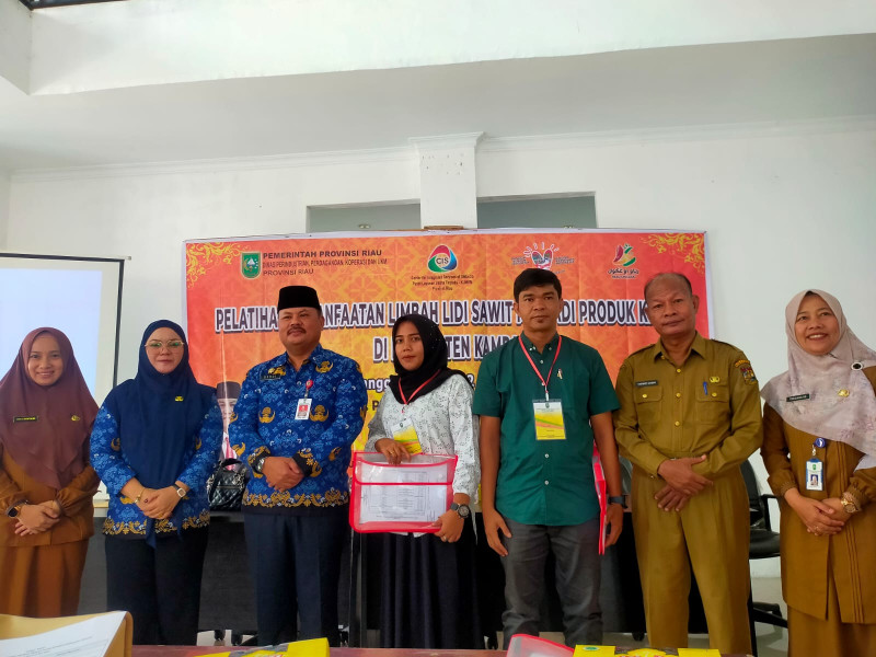 PLUT KUMKM Disperindag dan UKM Provinsi Riau Gelar Pelatihan Pemanfaatan Limbah Lidi Sawit