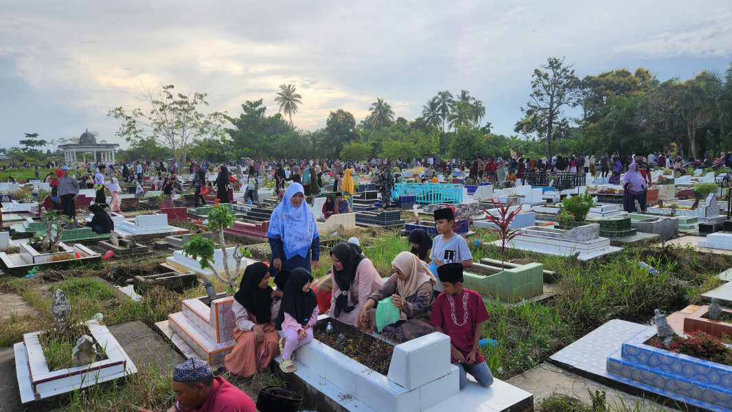 Tradisi Ziarah Makam Sehari Sebelum Puasa Ramadhan di Bagansiapiapi