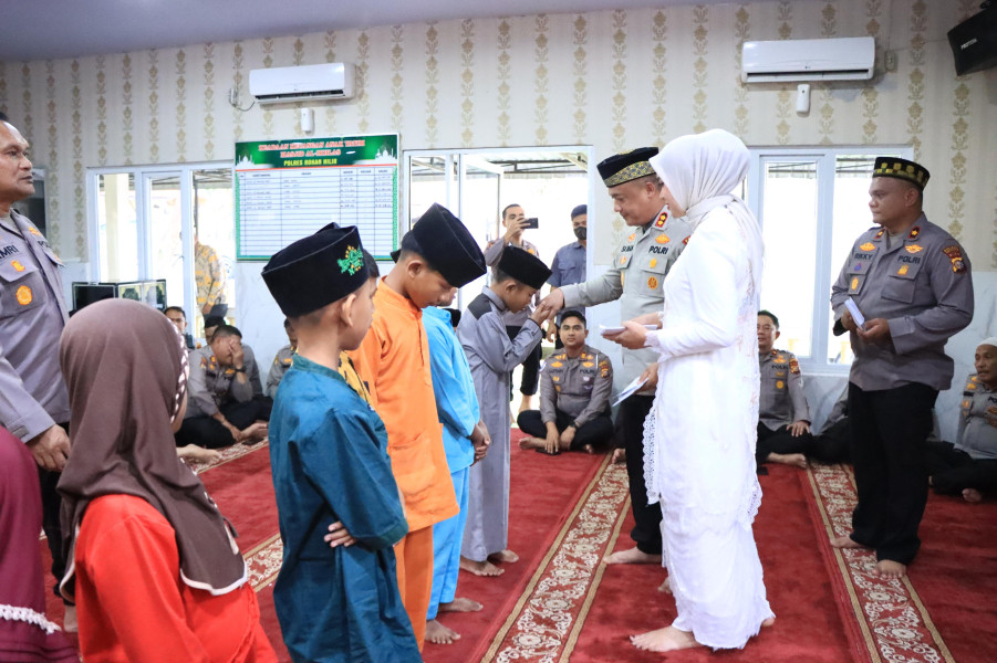 Tasyakuran dan Do'a bersama Diawal Tahun, Kapolres Rohil Barengi dengan Pemberian Tiket Umroh