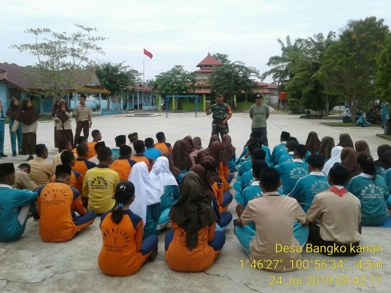 Babinsa Koramil 05/RM Beri Materi Bela Negara Kepada Siwa SMAN 2 Bangko Pusako
