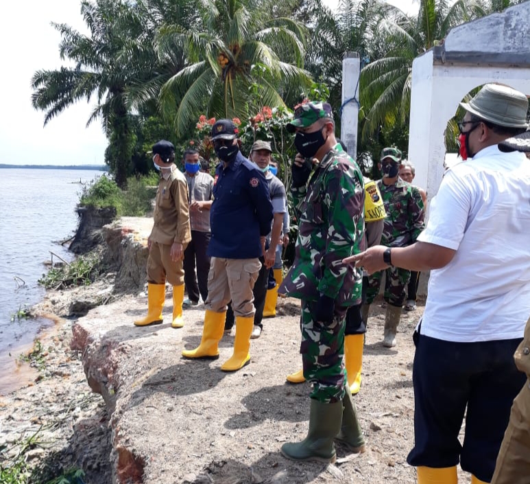 Suyatno: Kita Akan Carikan Solusi Agar Abrasi Tidak Semakin Menggerus Pinggir Sungai Suyatno: Kita Akan Carikan Solusi Agar Abrasi Tidak Semakin Menggerus Pinggir Sungai