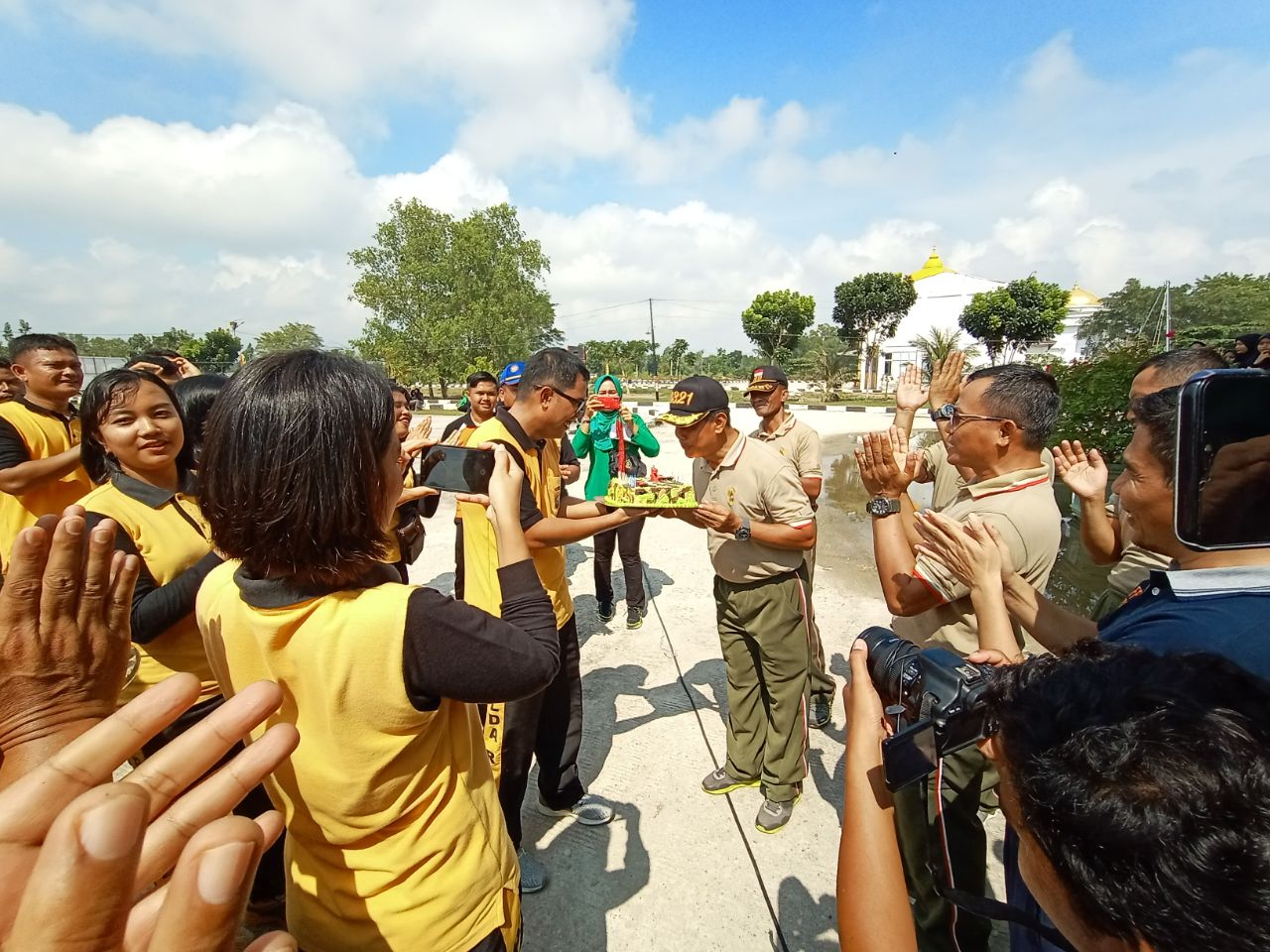HUT TNI ke 74, Polres Rohil Berikan Kejutan Kepada Kodim 0321/Rohil