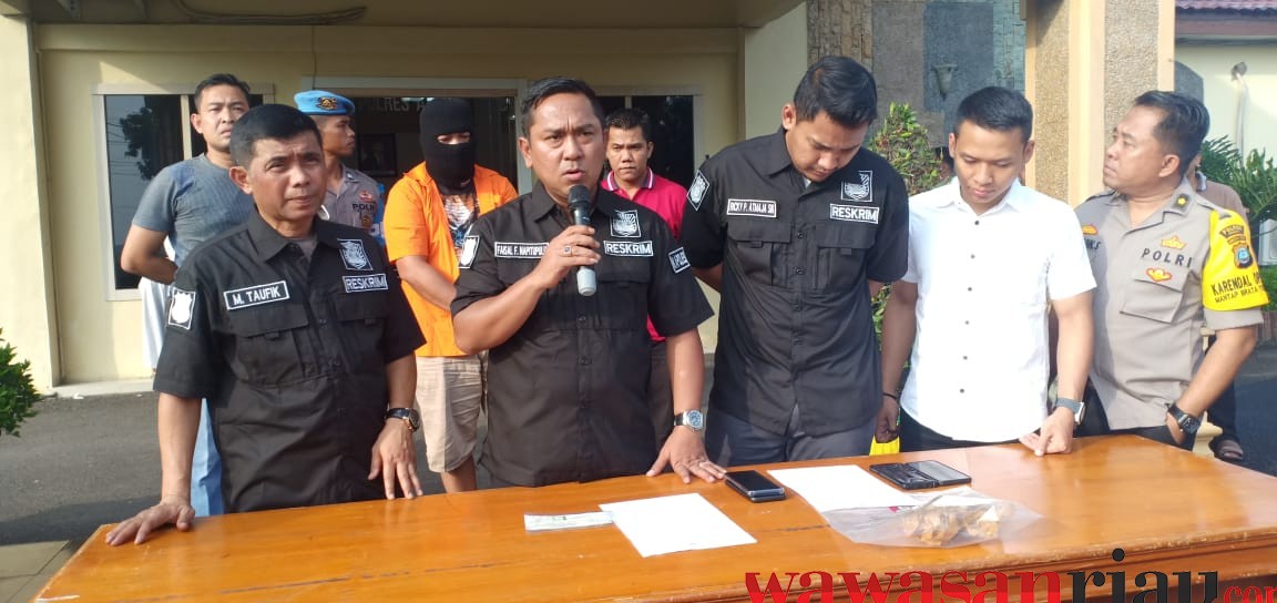 Tipu Korban Puluhan Juta
