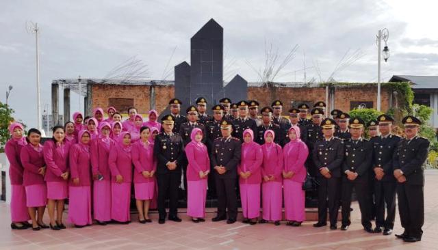 HUT Bhayangkara Ke 71, Polres Rohil Gelar Tabur Bungan Di Makan Pahlawan