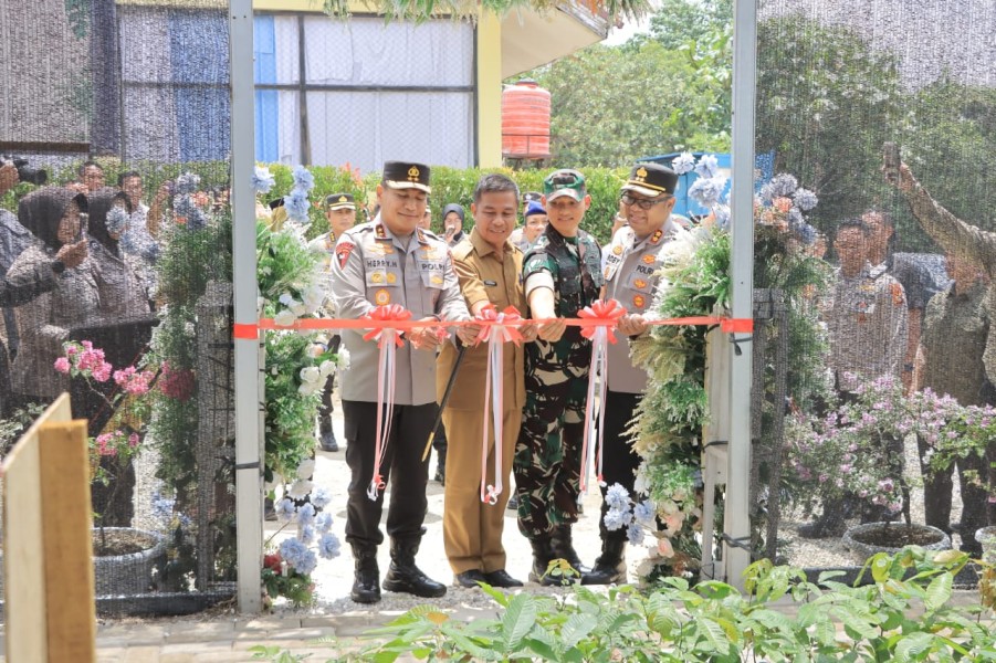 Kapolda Riau Resmikan Bank Pohon Polres Kampar Kapolda Riau Resmikan Bank Pohon Polres Kampar