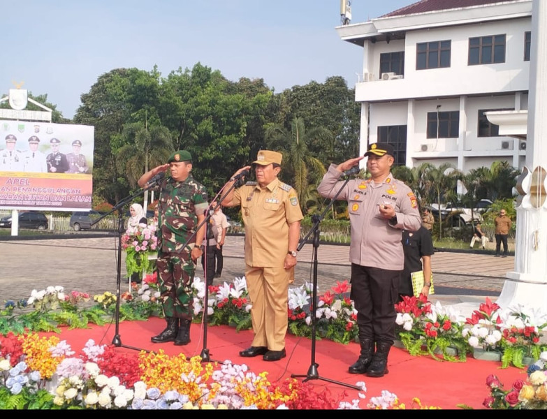 Bupati Rohul H. Sukiman Bersama Kapolres Rohul Pimpin Apel Bersama Penanganan Karhutla 2024