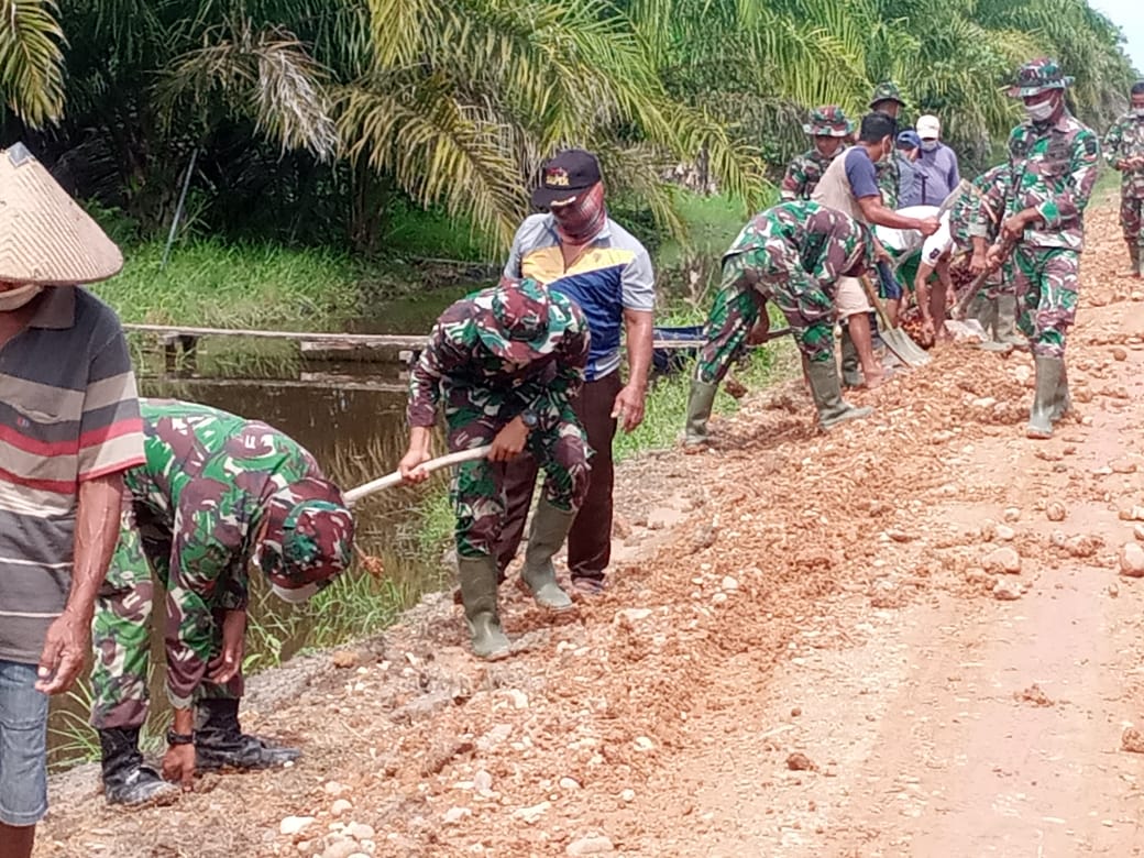 Hujan Jadi Kendala Satgas TMMD Dalam Pembangunan Aukas Hujan Jadi Kendala Satgas TMMD Dalam Pembangunan Aukas