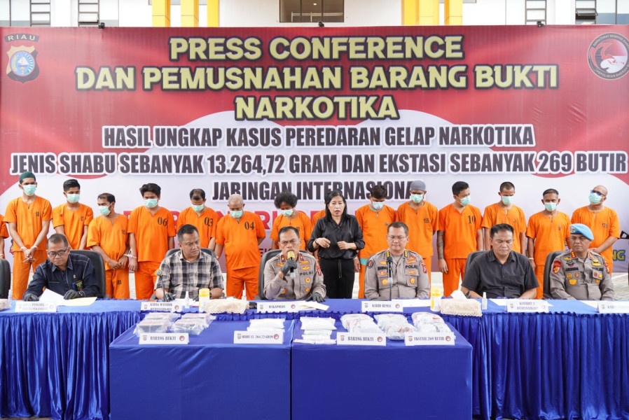 Polda Riau Musnahkan 13 Kg Sabu serta 269 Pil Ektasi Jaringan Internasional