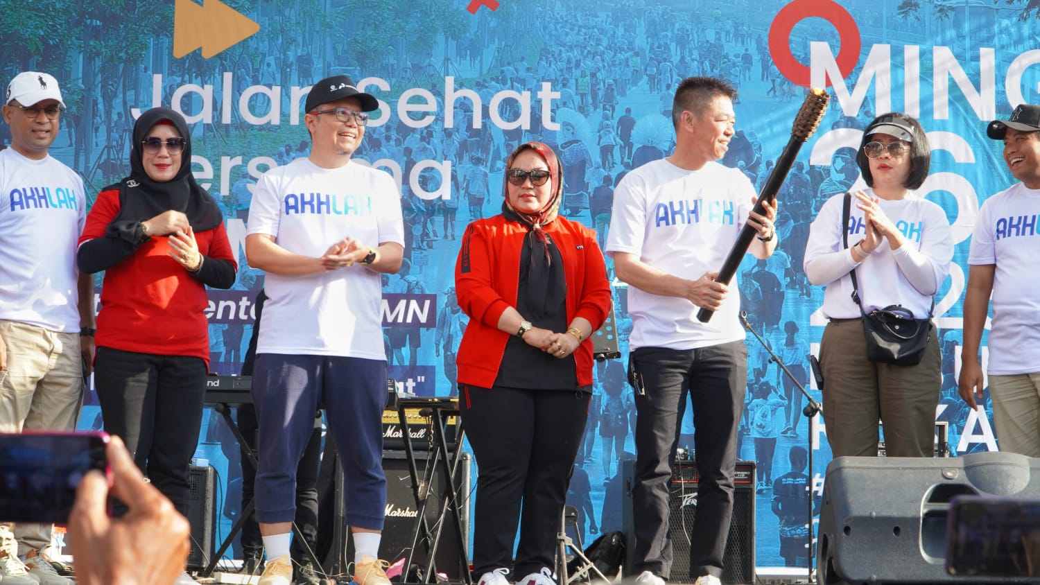 Dihadiri Ribuan Peserta, Bupati Rohil Lepas Jalan Sehat Bersama BUMN