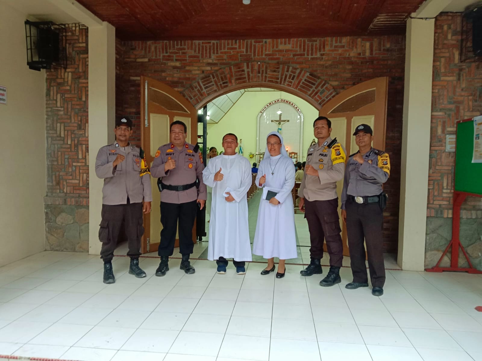 Kapolsek Tapung Pimpin Langsung Sterilisasi ke Sejumlah Gereja di Wilayah Hukum Polsek Tapung