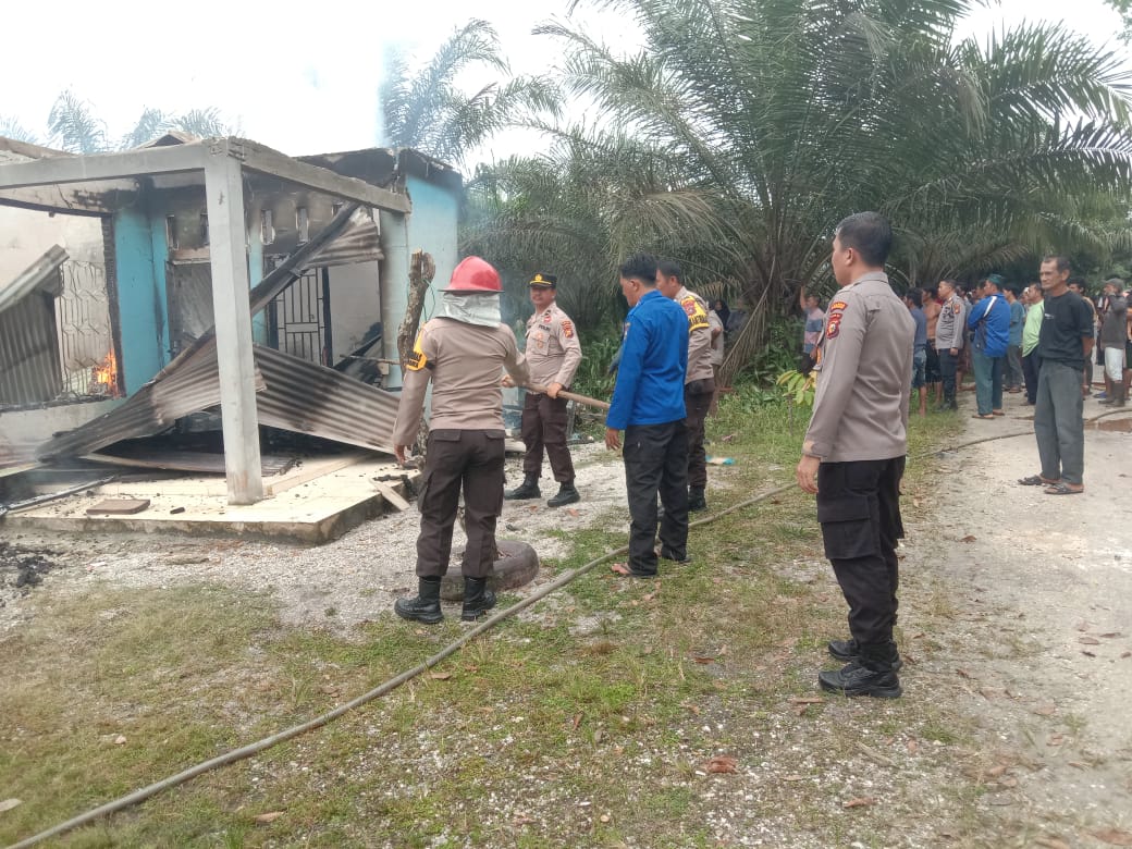 Diduga Konsleting, Rumah Permanen Hangus di Lalap Sijago Merah
