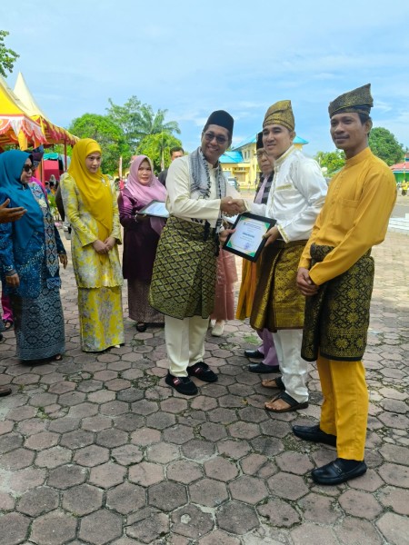 Lembaga Tepak Sirih Terima Penghargaan Penggiat Seni Kecamatan TPTM