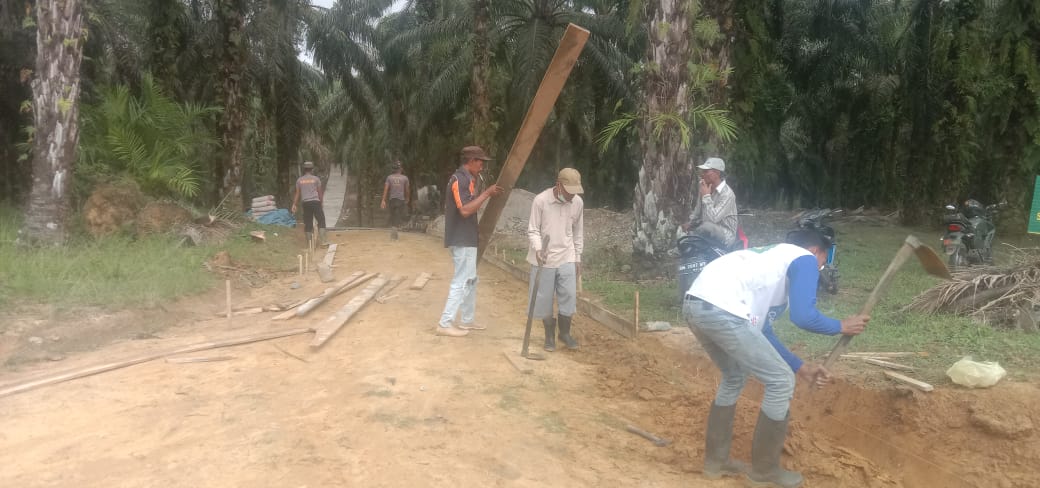 Pembangun Jalan Pemakaman Terus di Gesa