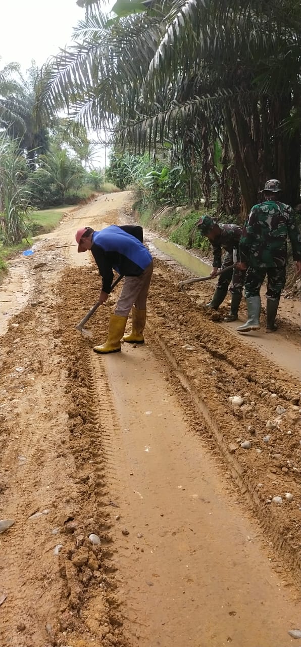 Jalan Dibangun TNI, Sidabutar : Akses Kami Semakin Mudah, Terima kasih TNI